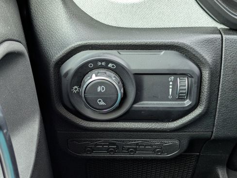 Used 2024 Jeep Gladiator Sport image 33