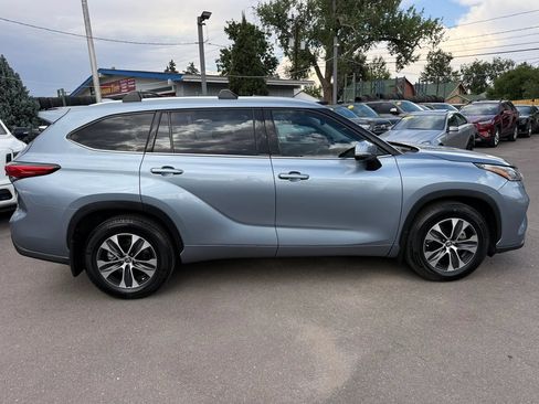Used 2021 Toyota Highlander XLE AWD/4WD image 10