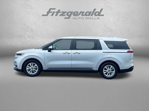 Used 2023 Kia Carnival LX FWD image 5