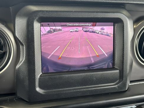 Used 2019 Jeep Wrangler Unlimited Sport S AWD/4WD image 18