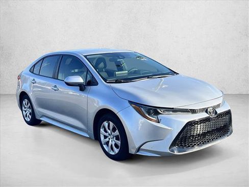 Used 2020 Toyota Corolla LE image 3