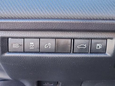 Used 2025 Toyota Camry SE image 25