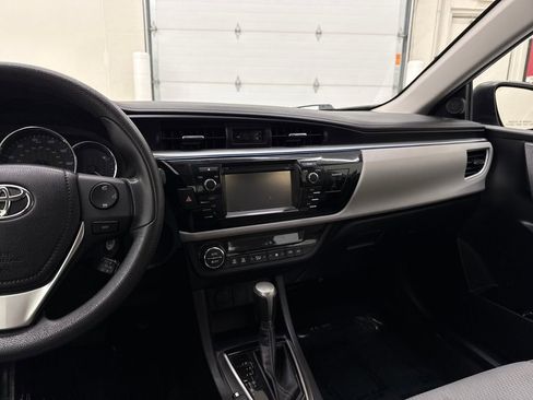 Used 2015 Toyota Corolla LE image 16