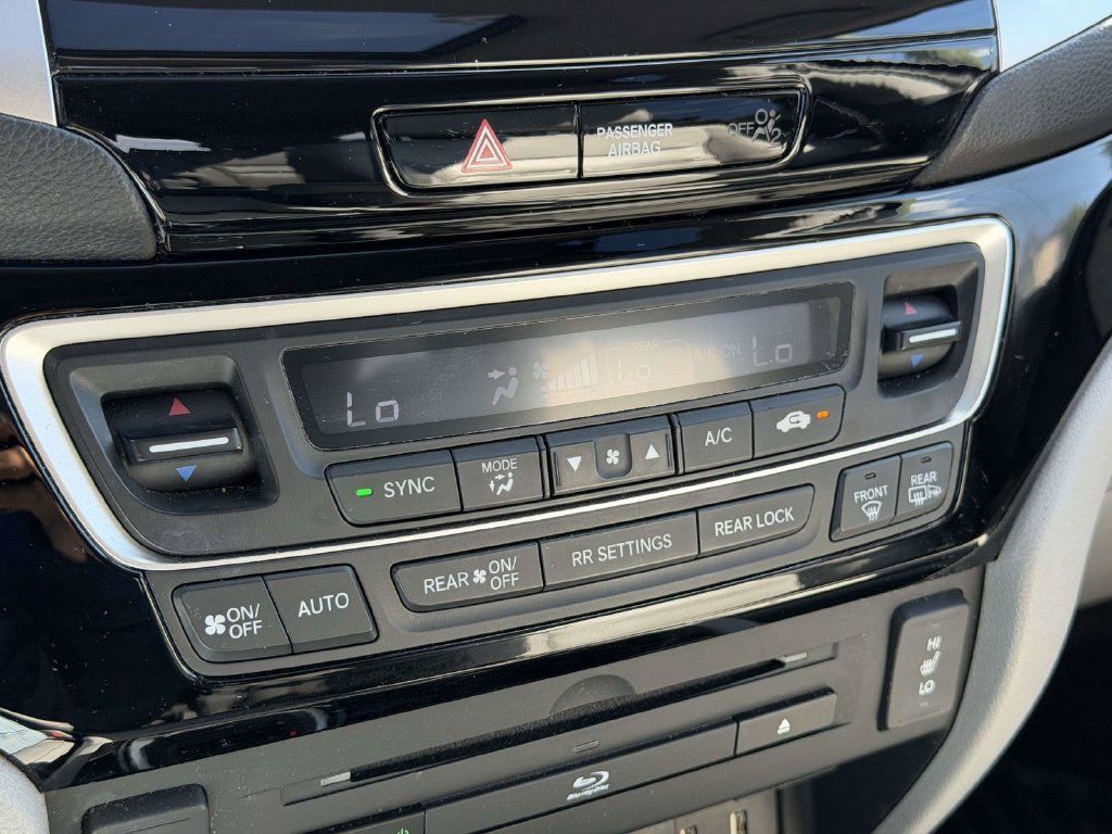 Used 2017 Honda Pilot Touring image 5