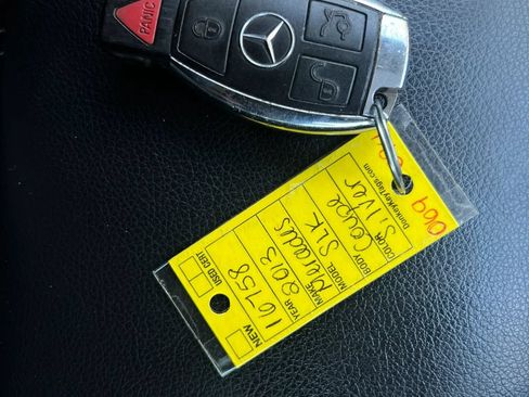 Used 2013 Mercedes-Benz SLK 250 image 21