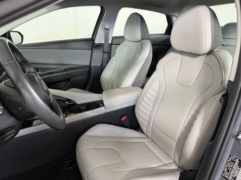 Used 2025 Hyundai Elantra Limited FWD image 29