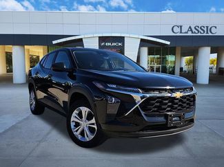 Used 2025 Chevrolet Trax LS video 1