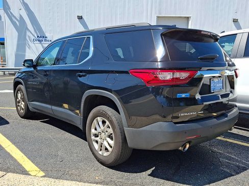 Used 2020 Chevrolet Traverse LT w/ Driver Confidence II Package AWD/4WD image 3