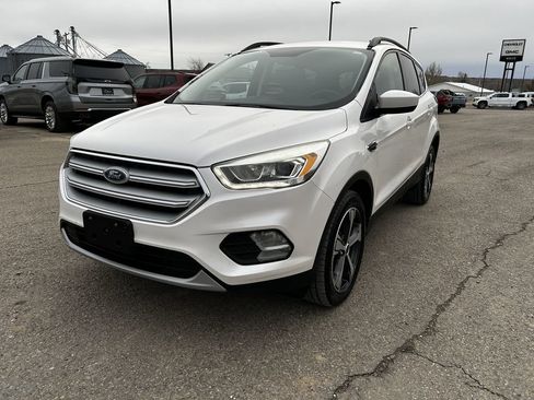 Used 2018 Ford Escape SEL image 3