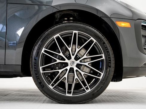 New 2025 Porsche Macan image 36