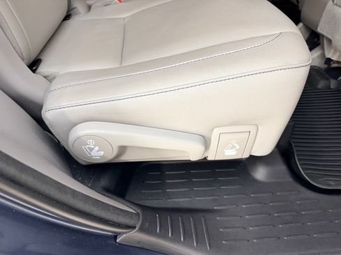 Used 2018 Toyota Highlander XLE AWD/4WD image 33
