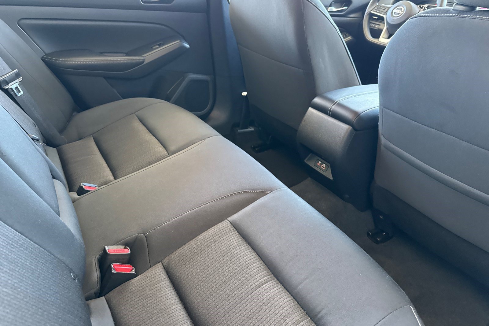Used 2025 Nissan Altima 2.5 SV FWD image 31