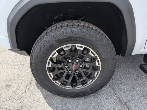 New 2026 GMC Canyon AT4 AWD/4WD image 2