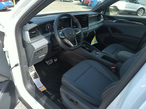 New 2026 Volkswagen Tiguan SE R-Line image 11