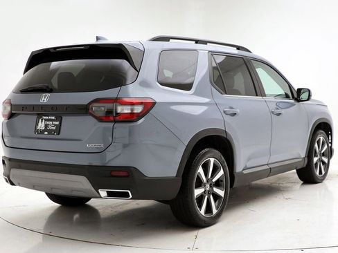 Used 2025 Honda Pilot Touring image 8