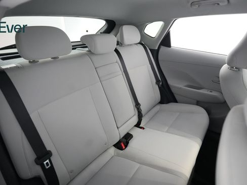 Used 2025 Hyundai Kona SEL FWD image 5