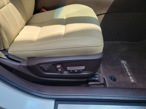 Used 2017 Lexus ES 350 w/ Luxury Package FWD image 32
