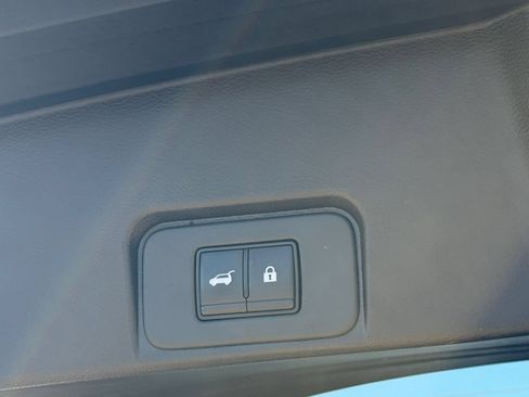 Used 2025 Nissan Rogue SV FWD image 19