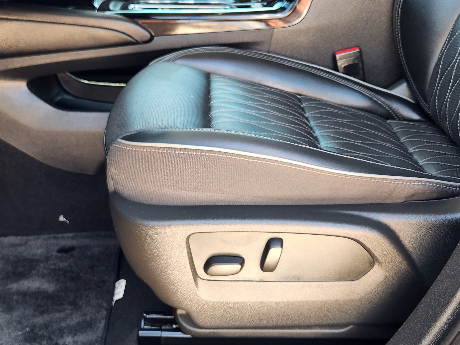 Used 2023 Buick Envision Avenir FWD image 27