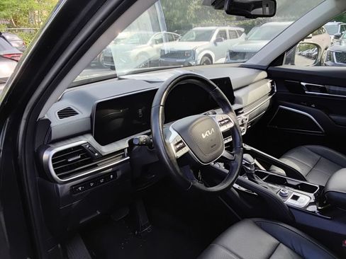 Used 2024 Kia Telluride EX w/ EX Captain's Chair Package AWD/4WD image 8