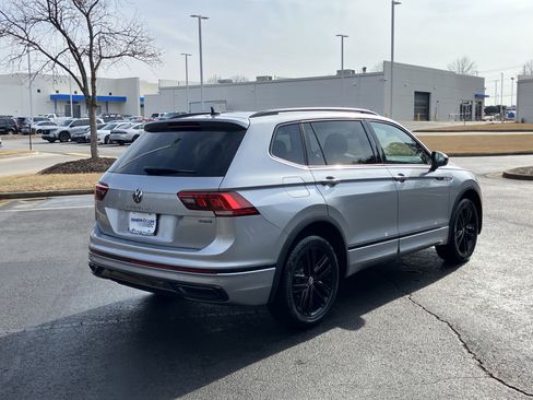 Used 2022 Volkswagen Tiguan SE R-Line image 10