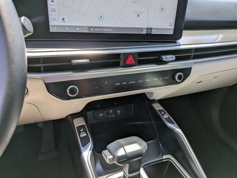 Certified 2025 Kia Sorento S AWD/4WD image 25