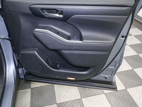 Used 2023 Toyota Highlander XLE AWD/4WD image 22