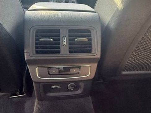 Used 2025 Audi Q5 e Premium Plus w/ Premium Plus Package image 12