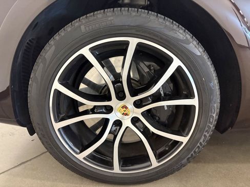 Used 2021 Porsche Cayenne Turbo AWD/4WD image 57