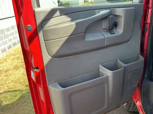 Used 2014 GMC Savana 2500 RWD image 9