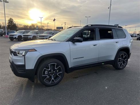 New 2026 Jeep Cherokee Overland image 3