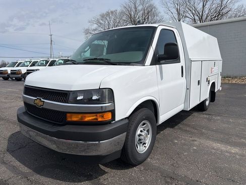 New 2025 Chevrolet Express 3500 w/ Power Convenience Package RWD image 18