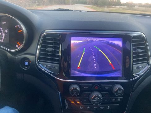 Used 2019 Jeep Grand Cherokee Altitude image 11