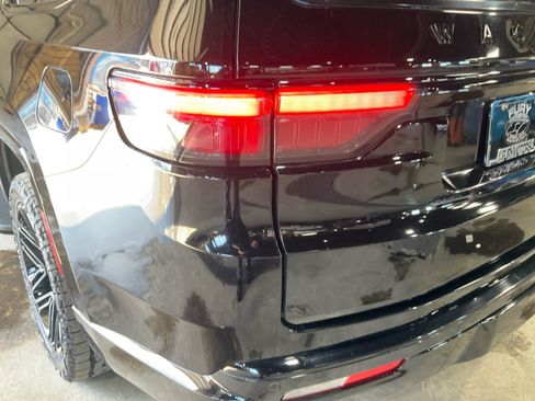 Used 2024 Jeep Wagoneer Series II image 20