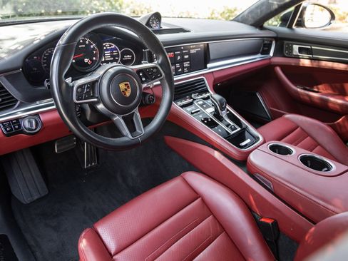 Certified 2020 Porsche Panamera GTS image 4