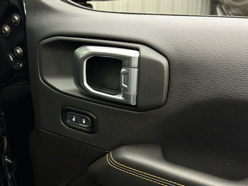 Used 2025 Jeep Wrangler Unlimited Sahara image 41