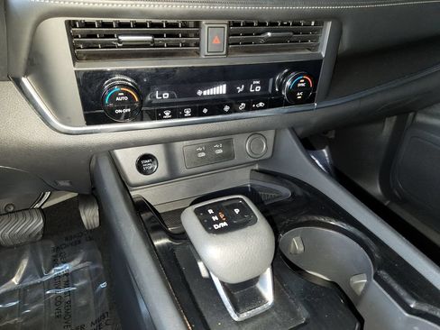 Used 2025 Nissan Rogue SV FWD image 21