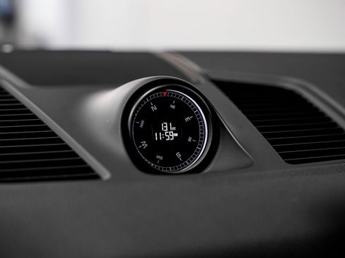 Used 2023 Porsche Cayenne Platinum Edition image 12