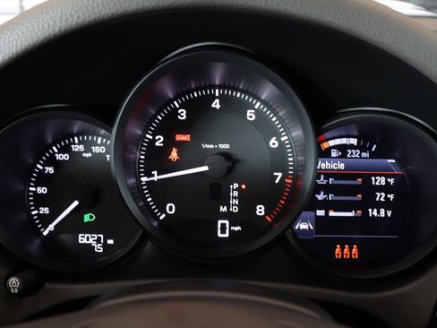 Used 2025 Porsche Macan image 16