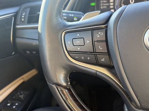 Used 2019 Lexus ES 300h w/ Luxury Package image 20