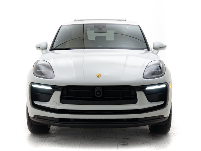 Certified 2026 Porsche Macan AWD/4WD image 30