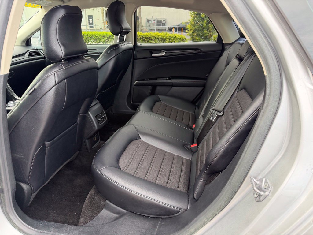 Used 2018 Ford Fusion SE w/ Equipment Group 201A FWD image 13