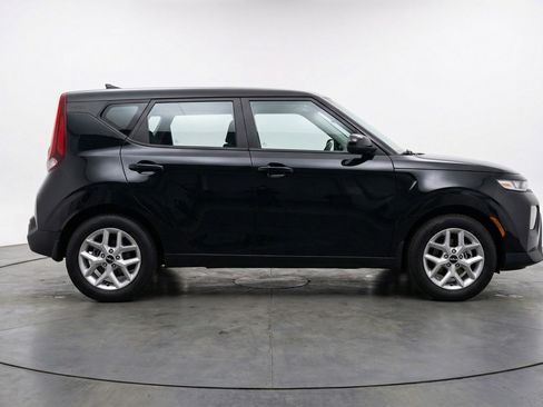Used 2025 Kia Soul LX w/ LX Technology Package image 11