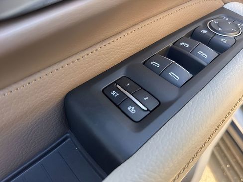 Used 2021 GMC Yukon Denali image 11