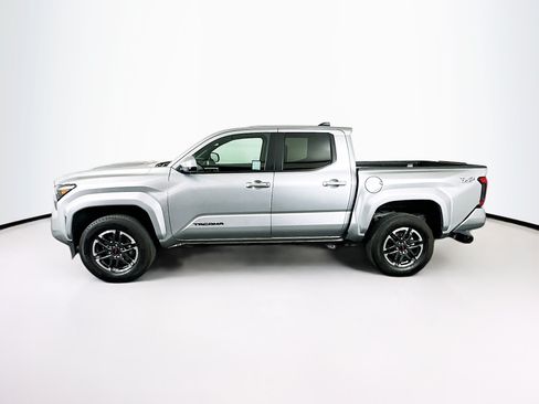 Used 2025 Toyota Tacoma TRD Sport RWD image 4