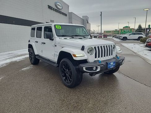 Used 2022 Jeep Wrangler Unlimited Sahara AWD/4WD image 9