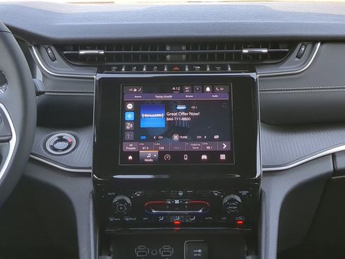 Used 2024 Jeep Grand Cherokee L Laredo image 16