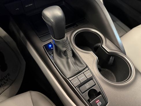 Used 2022 Toyota Camry SE image 14