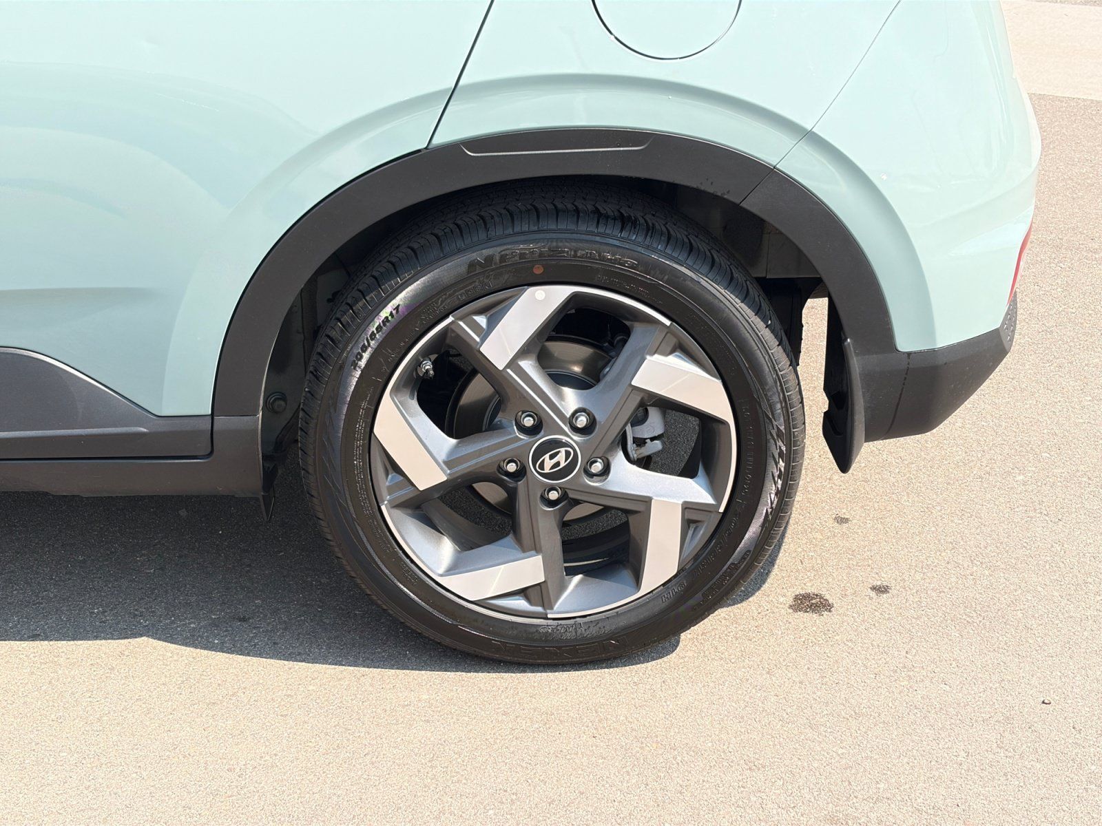 Certified 2025 Hyundai Venue SEL FWD image 24
