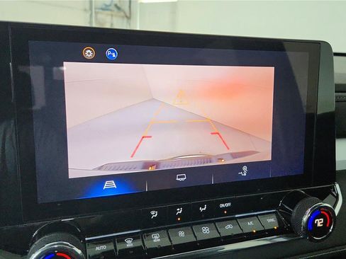 Used 2024 Chevrolet Colorado LT w/ LT Convenience Package image 28